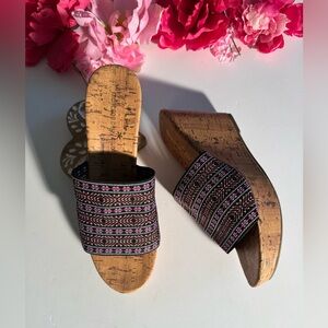 Musse & Cloud Black and Pink Wedge Shoes
